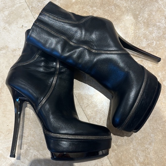 Gucci booties - Picture 1 of 4